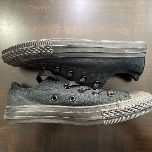 Converse Chuck Taylor Sneakers Size 3 - Picture 9 of 12